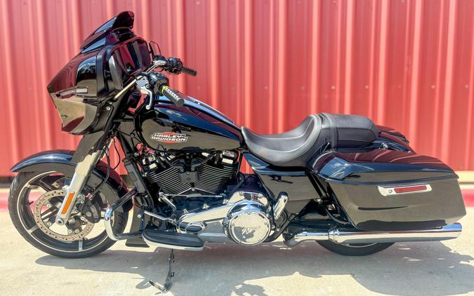 2024 Harley-Davidson® Street Glide® FLHX VIVID BLACK