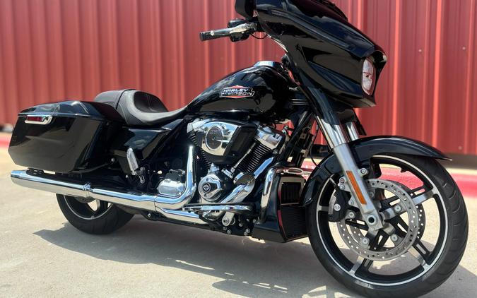 2024 Harley-Davidson® Street Glide® FLHX VIVID BLACK