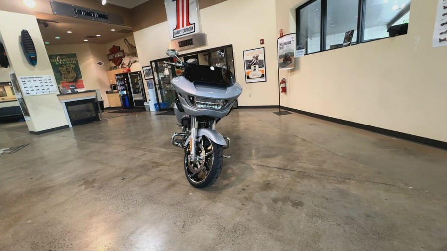 2025 Harley-Davidson Road Glide® Atlas Silver Metallic