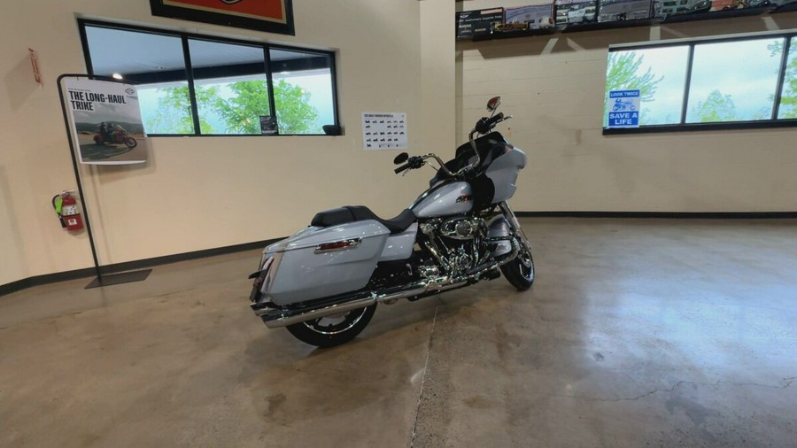 2025 Harley-Davidson Road Glide® Atlas Silver Metallic