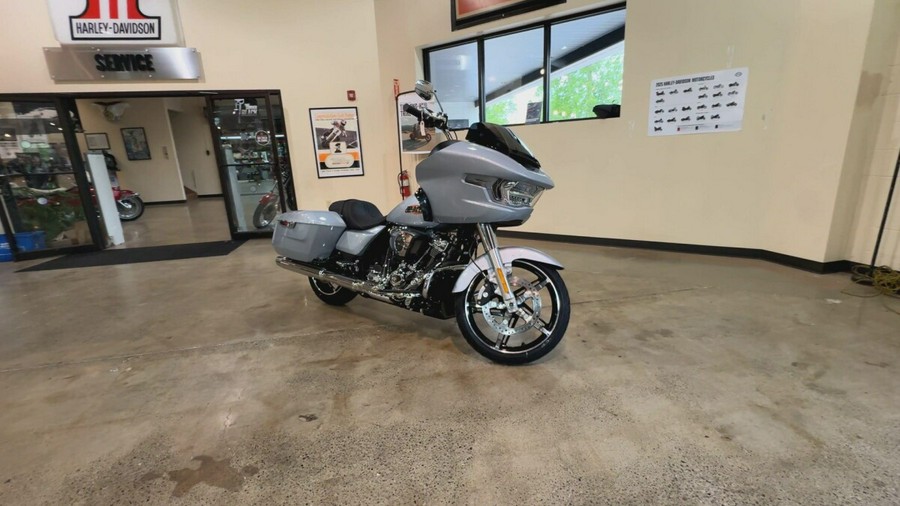 2025 Harley-Davidson Road Glide® Atlas Silver Metallic