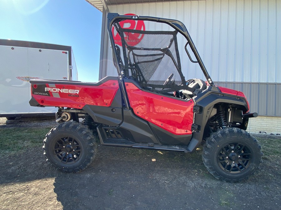 2024 Honda Pioneer 1000 Deluxe