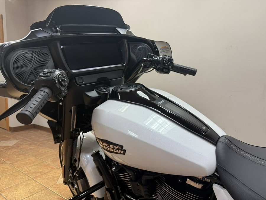 2025 FLHX Street Glide™