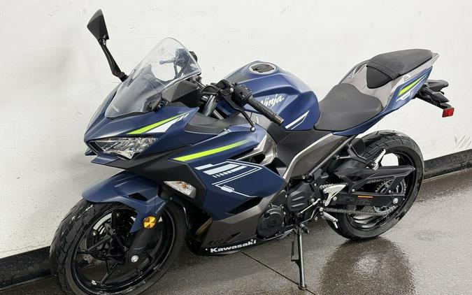 2022 Kawasaki Ninja® 400 ABS Metallic Matte Blue/Metallic Graphite Gray