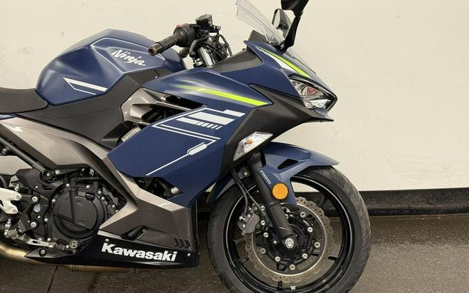2022 Kawasaki Ninja® 400 ABS Metallic Matte Blue/Metallic Graphite Gray