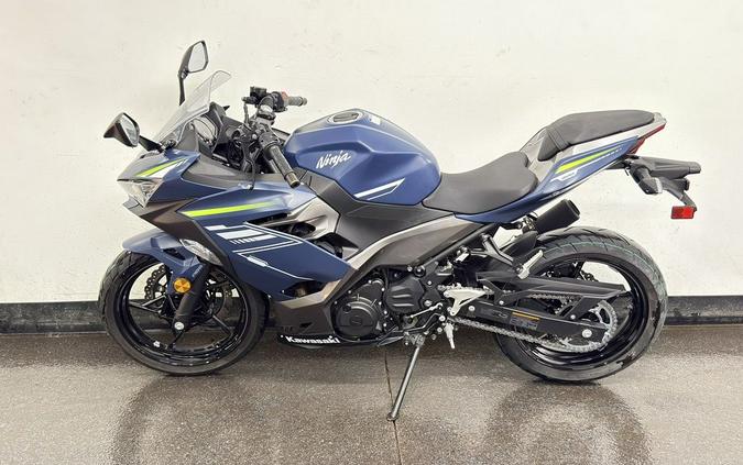 2022 Kawasaki Ninja® 400 ABS Metallic Matte Blue/Metallic Graphite Gray