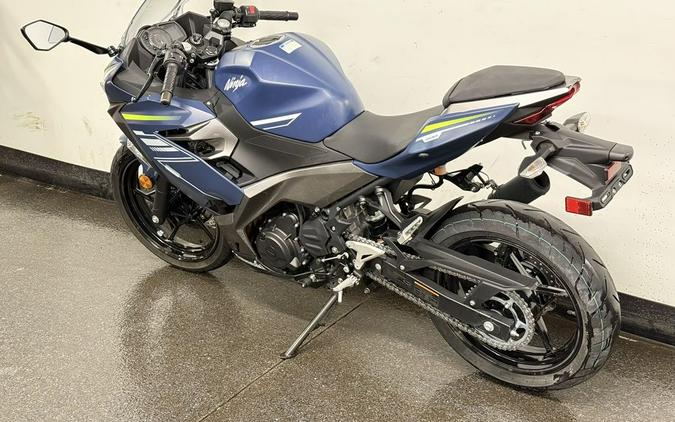 2022 Kawasaki Ninja® 400 ABS Metallic Matte Blue/Metallic Graphite Gray