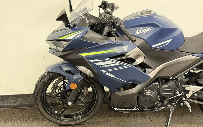 2022 Kawasaki Ninja® 400 ABS Metallic Matte Blue/Metallic Graphite Gray