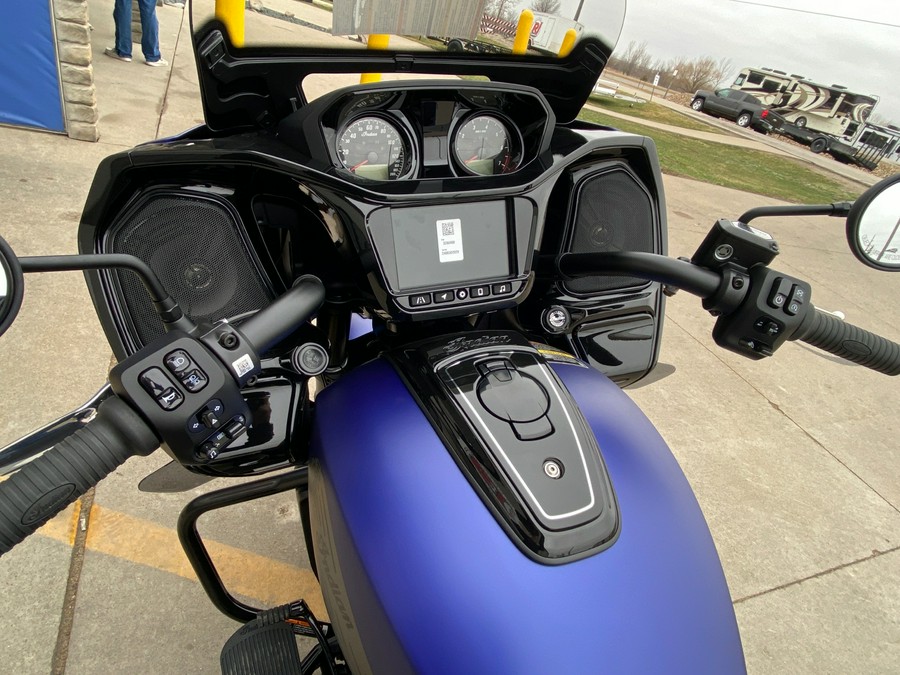 2024 Indian Challenger® Dark Horse® with PowerBand Audio Package