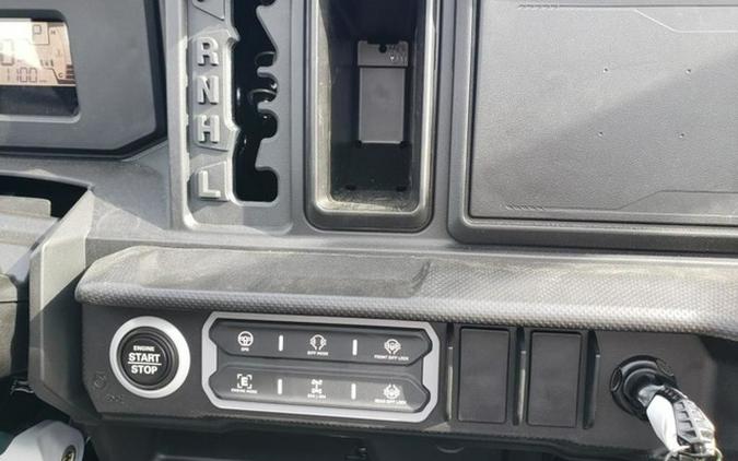 2026 Can-Am Defender MAX X Mr HD11 With Half-Doors