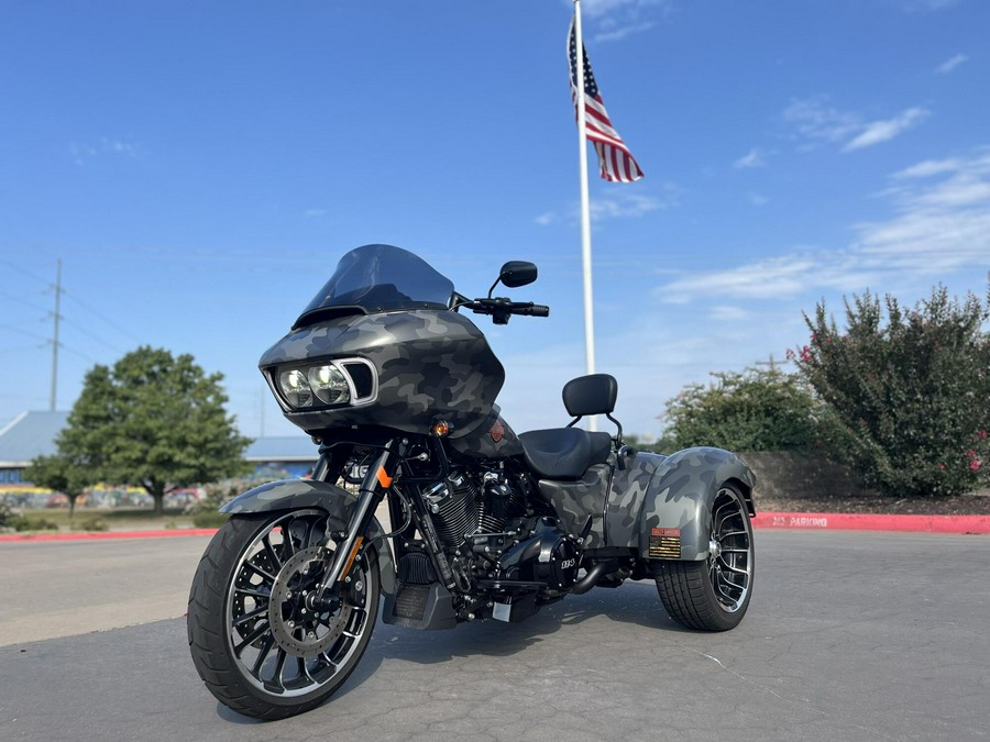 2025 Harley-Davidson® FLTRT Road Glide® 3 CUSTOM CAMO WRAP 855279