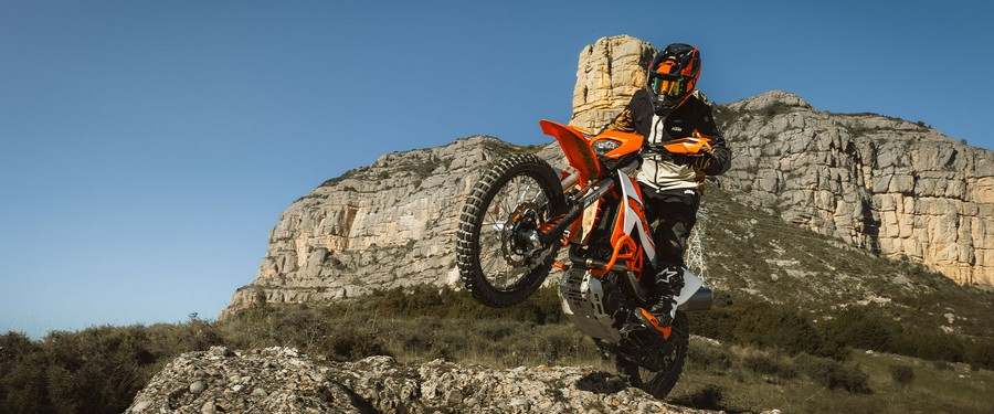 2027 KTM 690 Enduro R