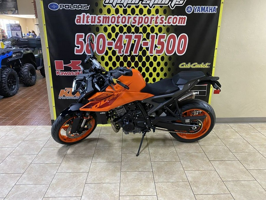 2024 KTM 990 Duke