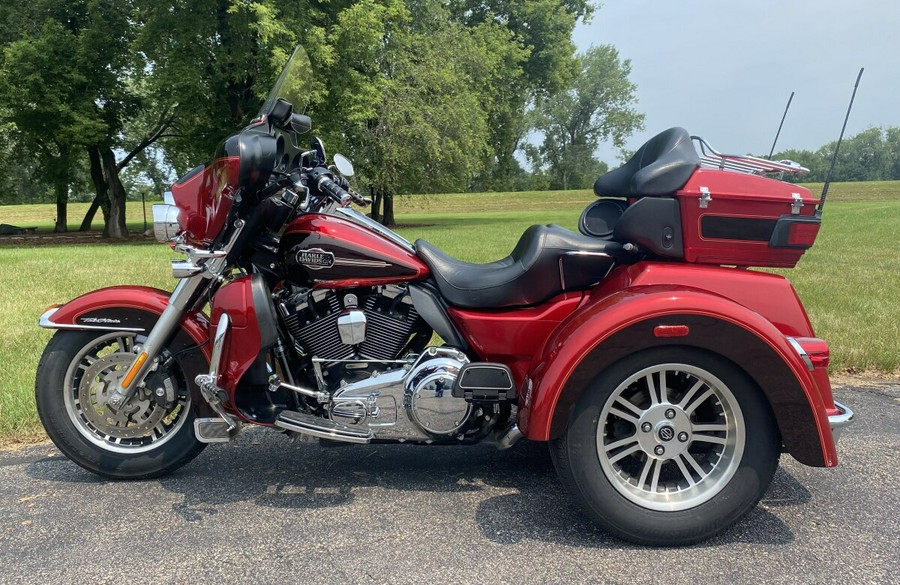 2012 Harley-Davidson Tri Glide Ultra Classic Two-Tone Ember Red Sunglo/Merlo