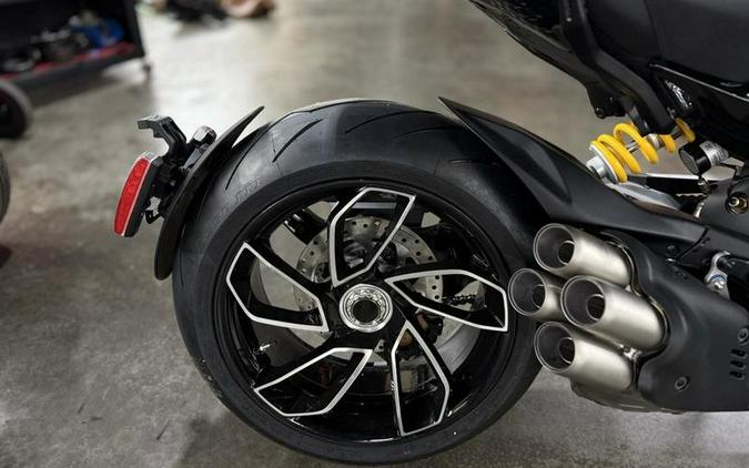 2025 Ducati Diavel V4 Thrilling Black