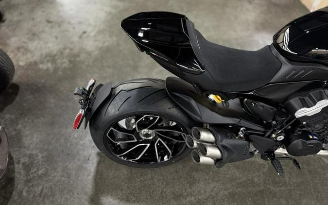 2025 Ducati Diavel V4 Thrilling Black