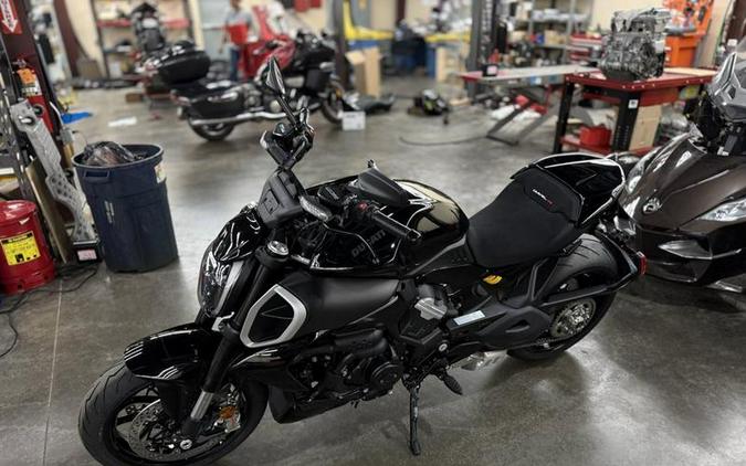 2025 Ducati Diavel V4 Thrilling Black