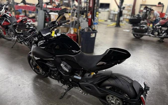 2025 Ducati Diavel V4 Thrilling Black