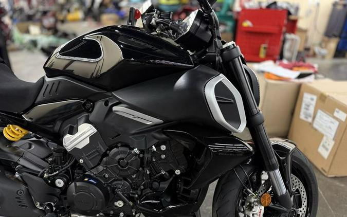 2025 Ducati Diavel V4 Thrilling Black