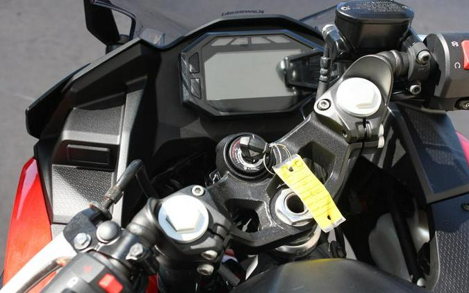 2025 Kawasaki Ninja® 500 ABS Passion Red/Metallic Flat Spark Black