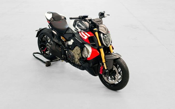 2026 Ducati Diavel V4 RS
