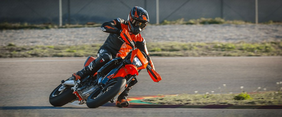 2027 KTM 690 SMC R