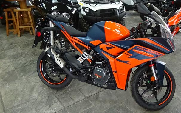 2022 KTM RC 390 Review [11 Fast Facts From the Street + Track]