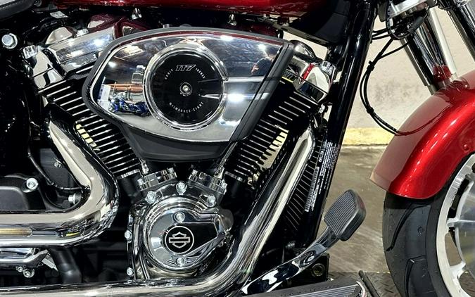 Harley-Davidson® Fat Boy® 2026 FLFB 84681640 BRILLIANT RED W/ PINSTRIPE