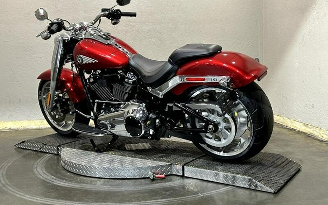 Harley-Davidson® Fat Boy® 2026 FLFB 84681640 BRILLIANT RED W/ PINSTRIPE