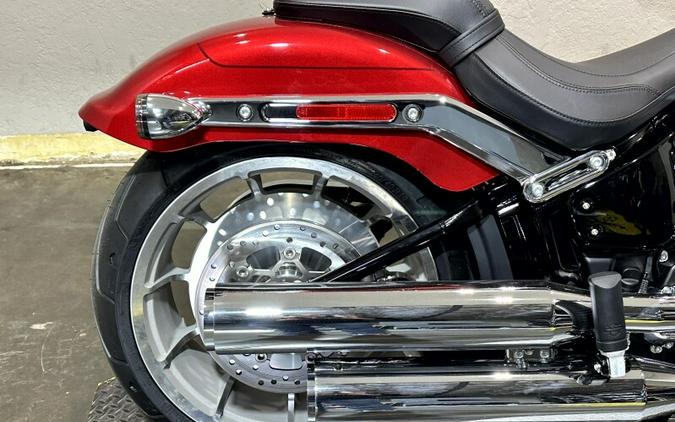 Harley-Davidson® Fat Boy® 2026 FLFB 84681640 BRILLIANT RED W/ PINSTRIPE