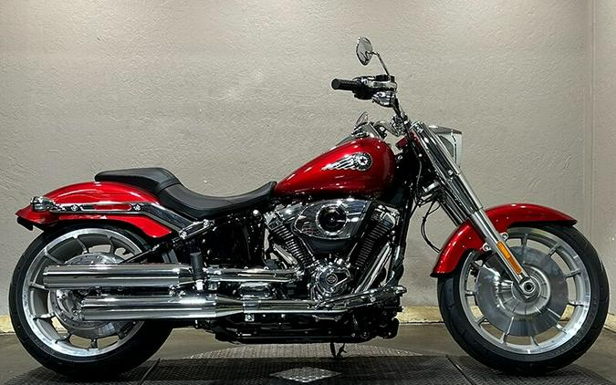 Harley-Davidson® Fat Boy® 2026 FLFB 84681640 BRILLIANT RED W/ PINSTRIPE