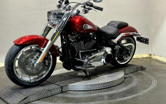 Harley-Davidson® Fat Boy® 2026 FLFB 84681640 BRILLIANT RED W/ PINSTRIPE