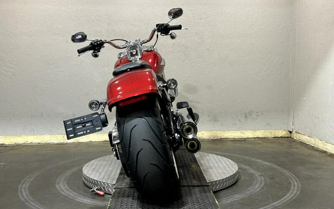 Harley-Davidson® Fat Boy® 2026 FLFB 84681640 BRILLIANT RED W/ PINSTRIPE