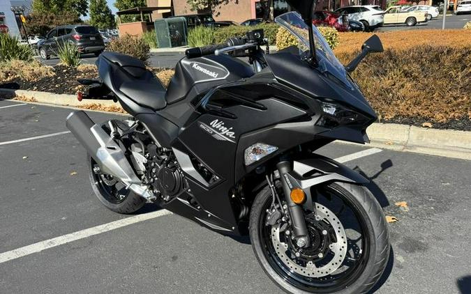 2026 Kawasaki Ninja® 500 ABS Metallic Flat Spark Black