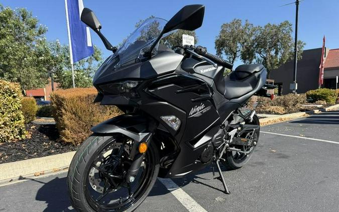 2026 Kawasaki Ninja® 500 ABS Metallic Flat Spark Black
