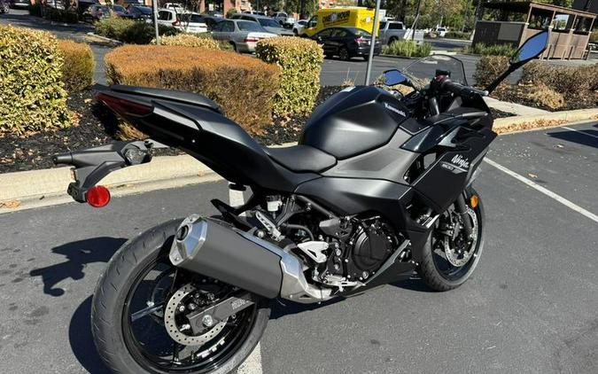 2026 Kawasaki Ninja® 500 ABS Metallic Flat Spark Black