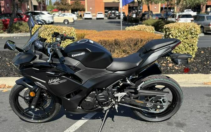 2026 Kawasaki Ninja® 500 ABS Metallic Flat Spark Black