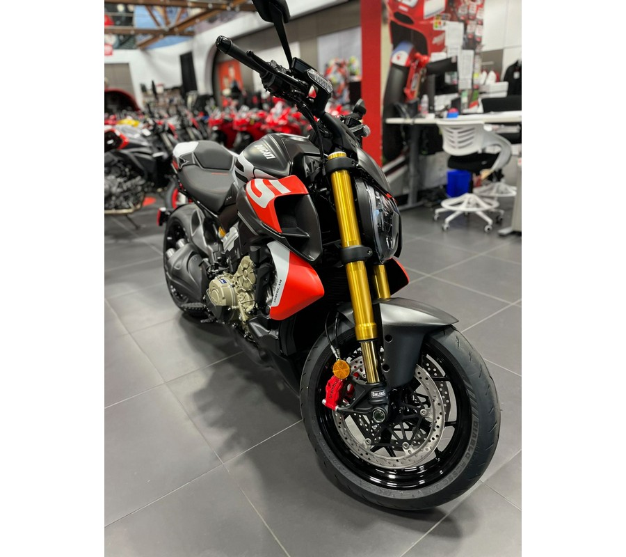 2026 Ducati Diavel V4 RS