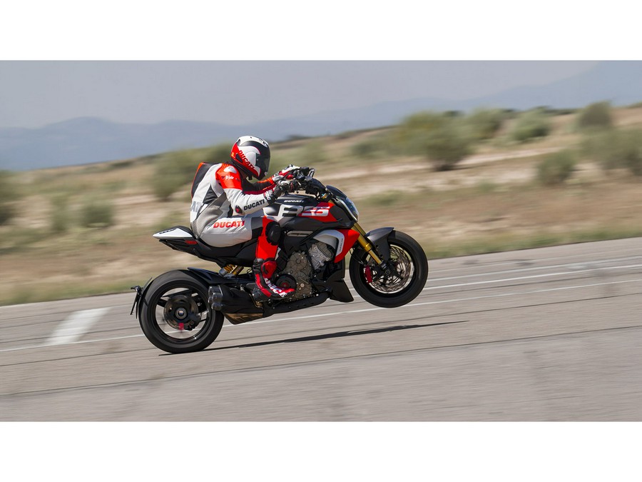 2026 Ducati Diavel V4 RS