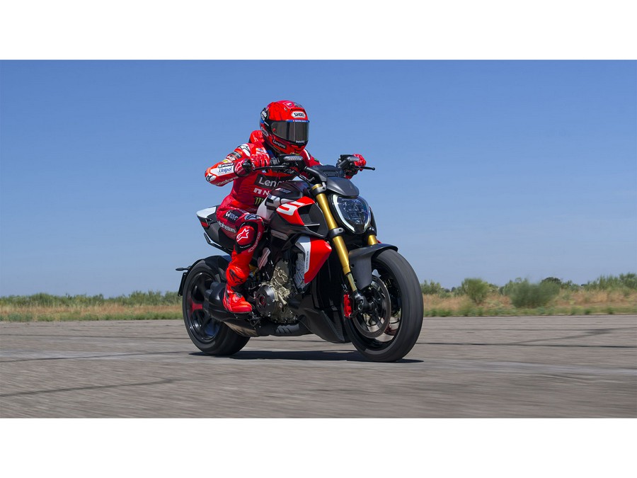 2026 Ducati Diavel V4 RS