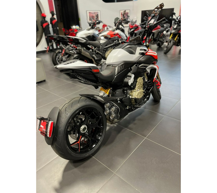 2026 Ducati Diavel V4 RS