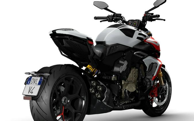 2026 Ducati Diavel V4 RS