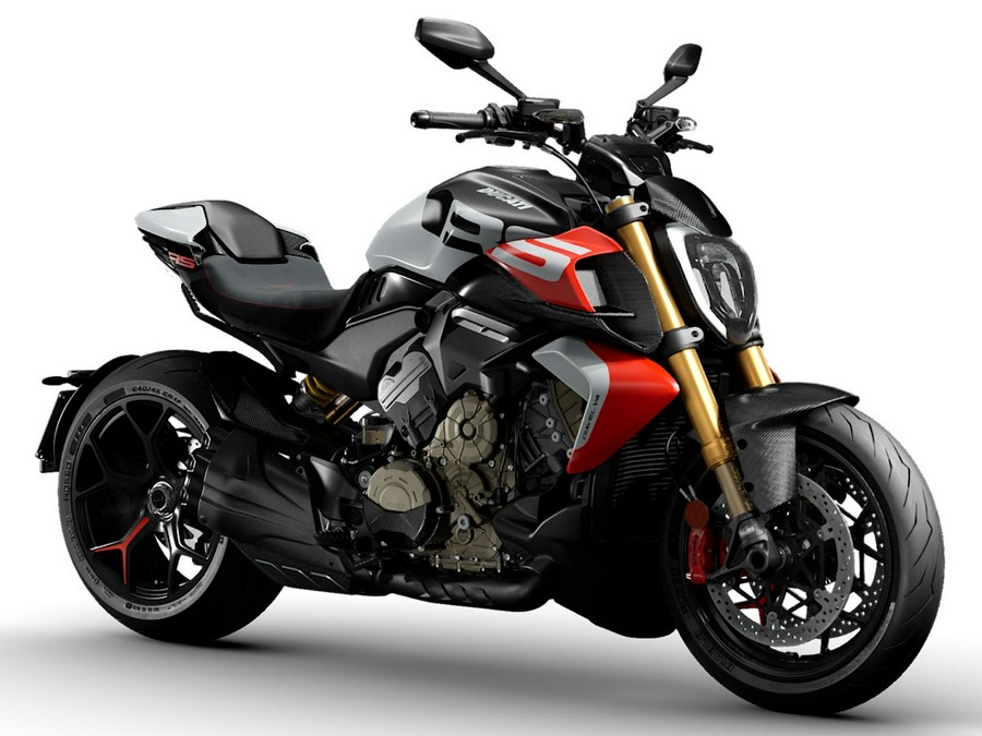 2026 Ducati Diavel V4 RS