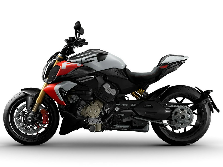 2026 Ducati Diavel V4 RS