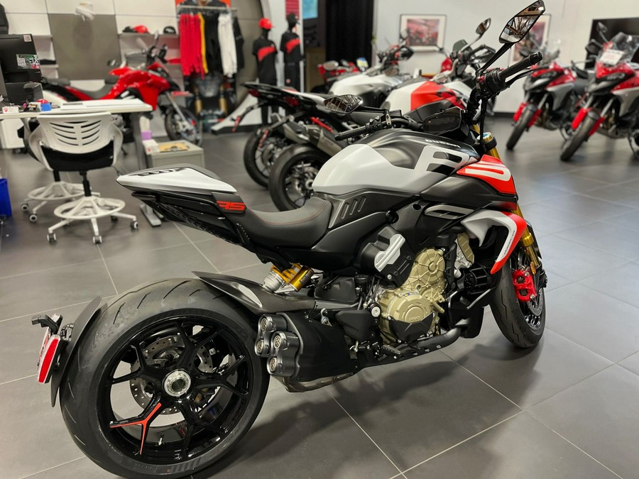 2026 Ducati Diavel V4 RS