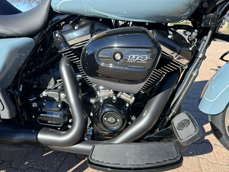 FLTRT 2024 Road Glide 3