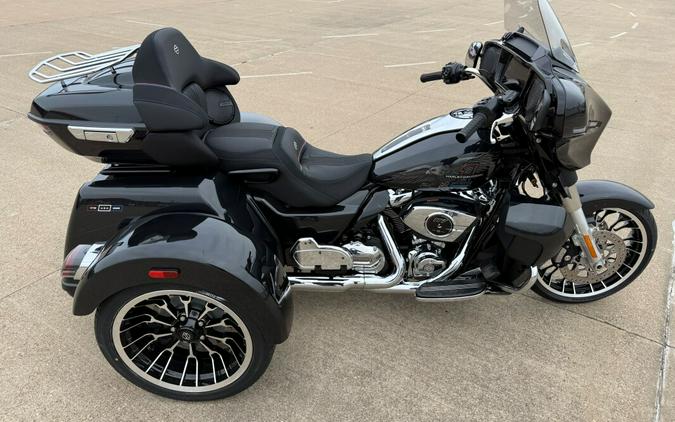 2026 Harley-Davidson® Street Glide 3 Limited Midnight Ember Chrome Trim