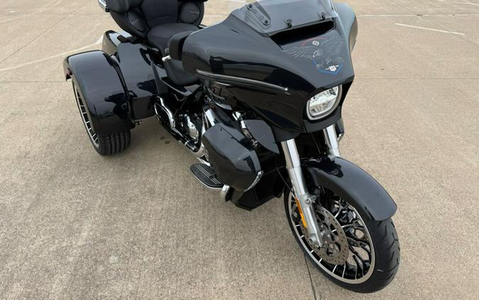 2026 Harley-Davidson® Street Glide 3 Limited Midnight Ember Chrome Trim