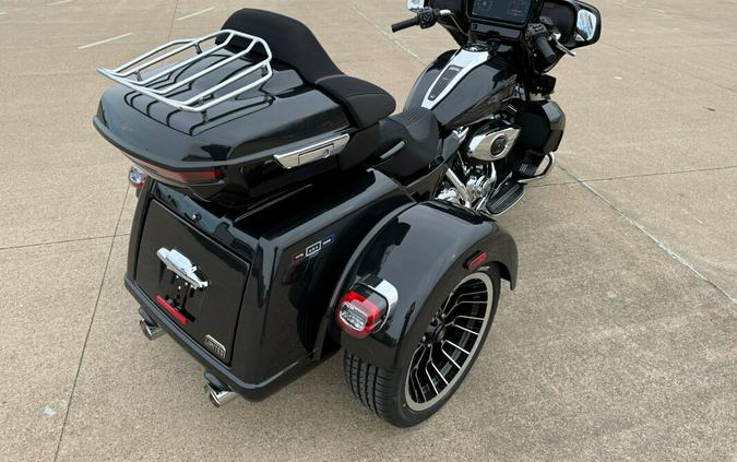 2026 Harley-Davidson® Street Glide 3 Limited Midnight Ember Chrome Trim