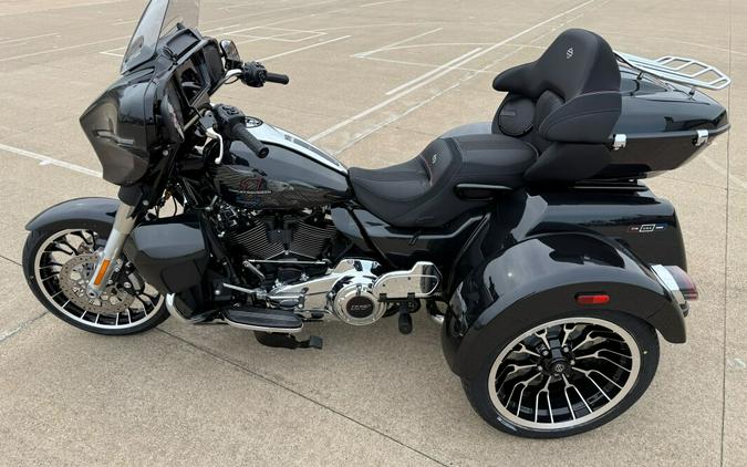 2026 Harley-Davidson® Street Glide 3 Limited Midnight Ember Chrome Trim